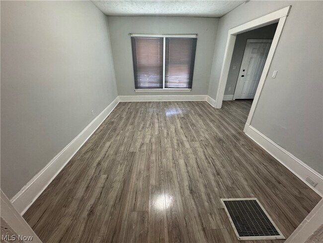 Foto del edificio - 2020 Corning Ave