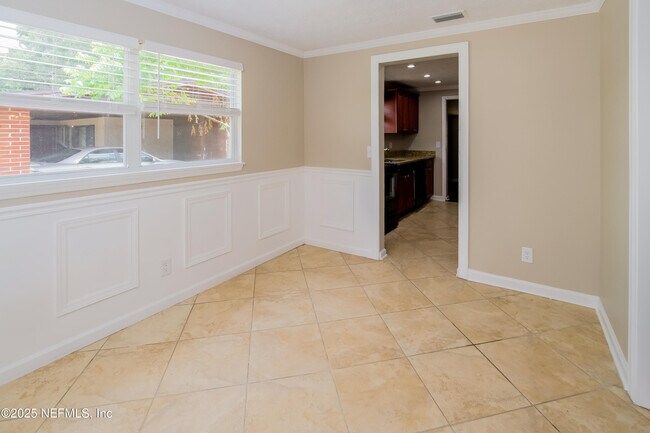 Foto del edificio - 584 Clermont Ave S
