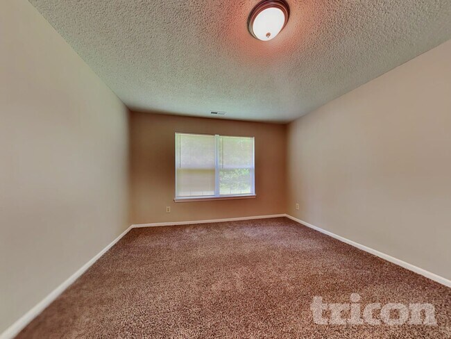 Building Photo - 4900 Hunters Run