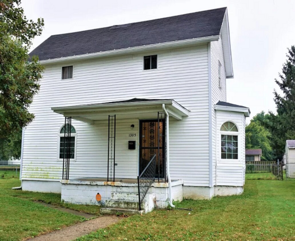 Foto del edificio - 4-bed, 2-bath home in Urbana available for August!  Currently being remodeled!