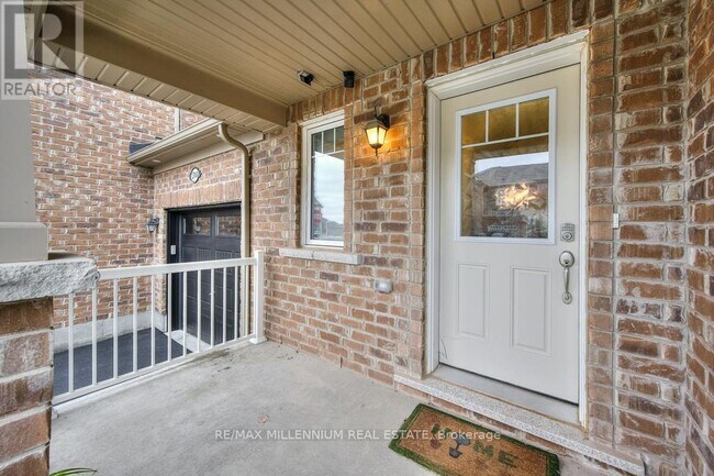 Building Photo - 312 Gillett Pt