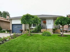 Building Photo - 14 Terra Cotta Cres