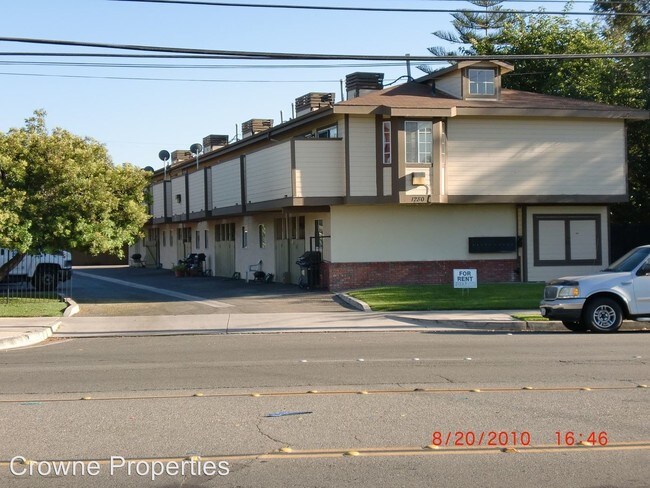 Building Photo - 1280 E La Palma Ave