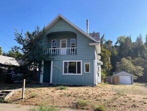 Building Photo - 2004 E Hartson Ave