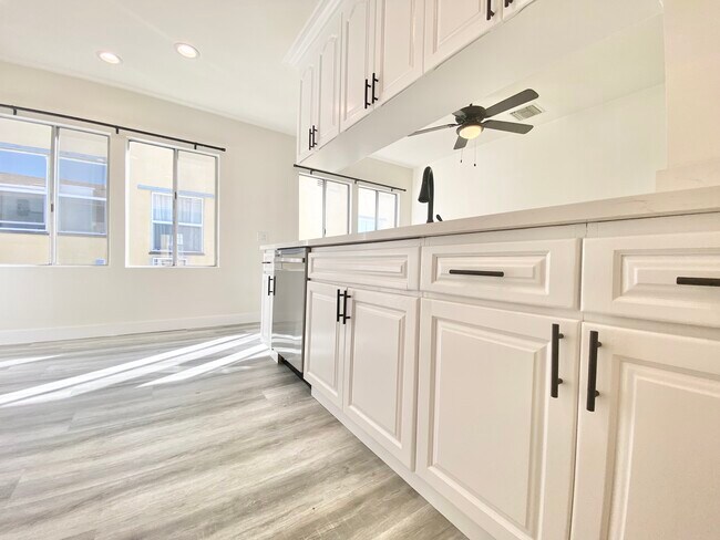 Building Photo - 441 1/2  N Hayworth Ave Los Angeles, CA 90048