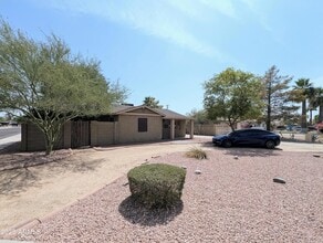 Building Photo - 2443 E Earll Dr