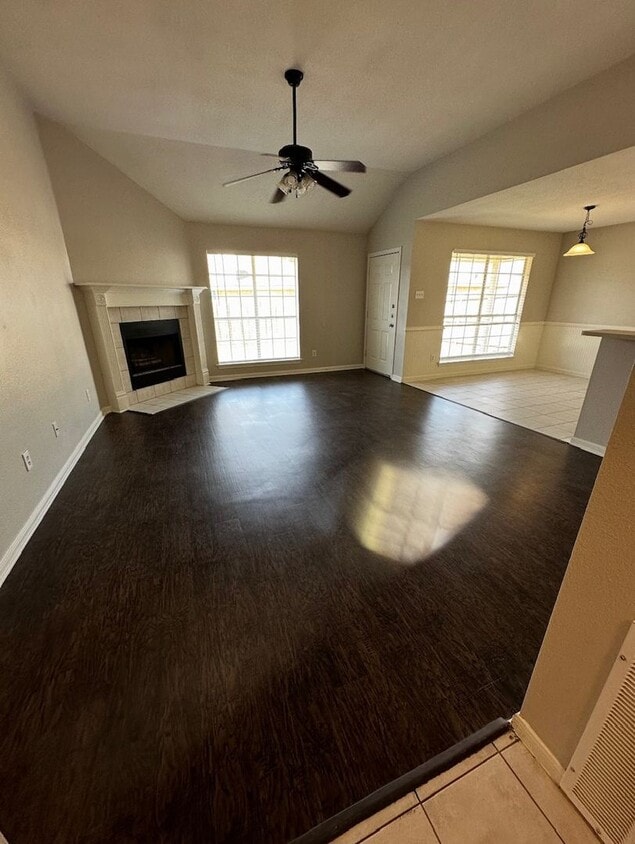 Primary Photo - 10100 Valencia Dr