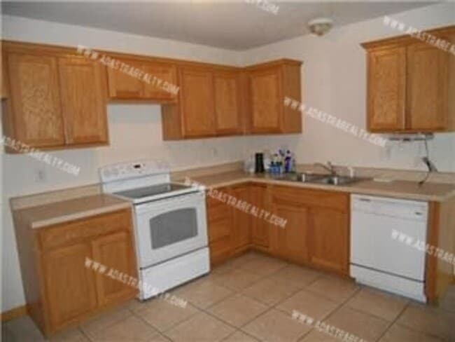 Building Photo - Beautiful Ranch Duplex in Edgerton-Availab...