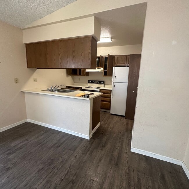Building Photo - 281-283-291-293 Quail Way