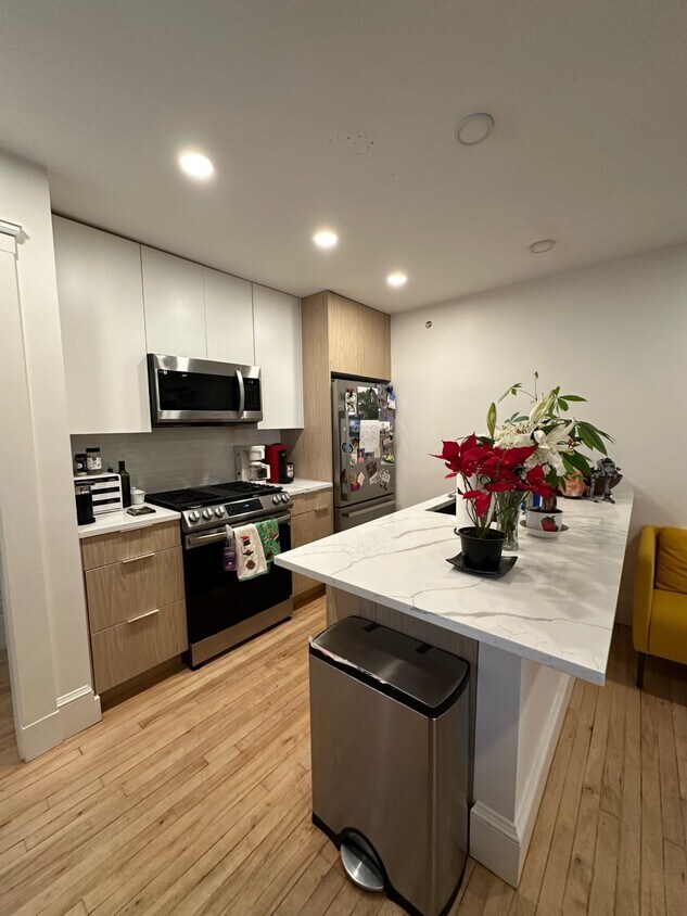 Foto principal - 32 Bradlee Rd