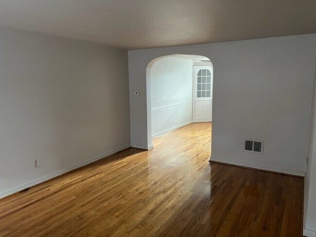 Building Photo - $1,300 harrisburg 3 bedroom house for rent