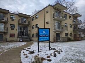 Building Photo - Parkdale Manor