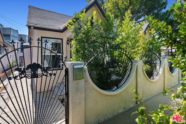 Foto del edificio - 3358 Silver Lake Blvd