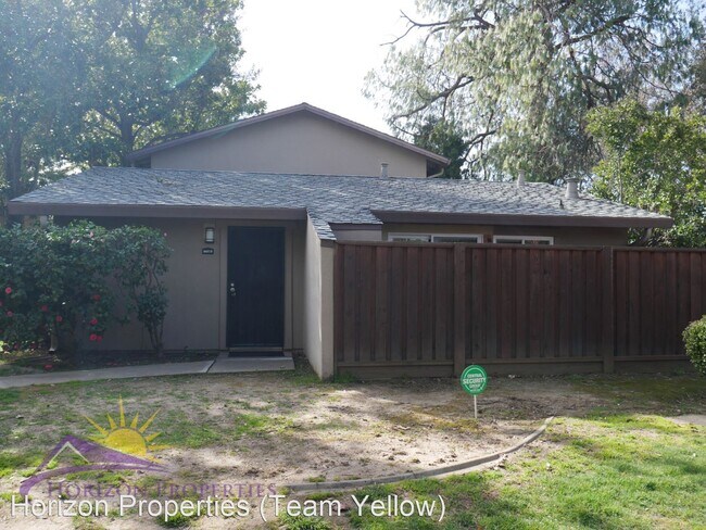 Building Photo - 2 br, 1 bath House - 8607D La Riviera Dr