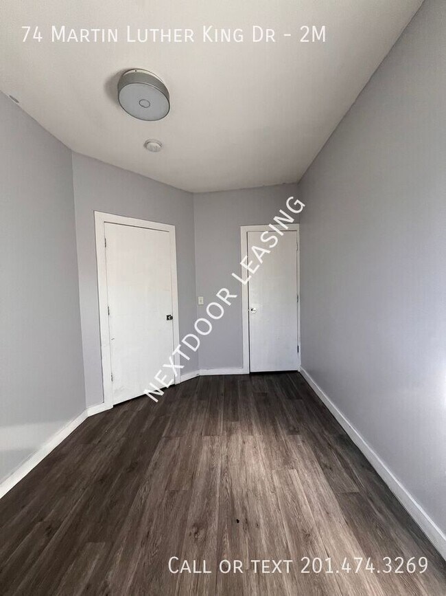 Foto del edificio - 74 M.L.K. Drive