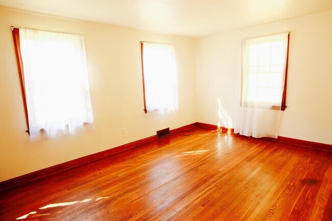 Foto del edificio - 2805 Cameron Rd
