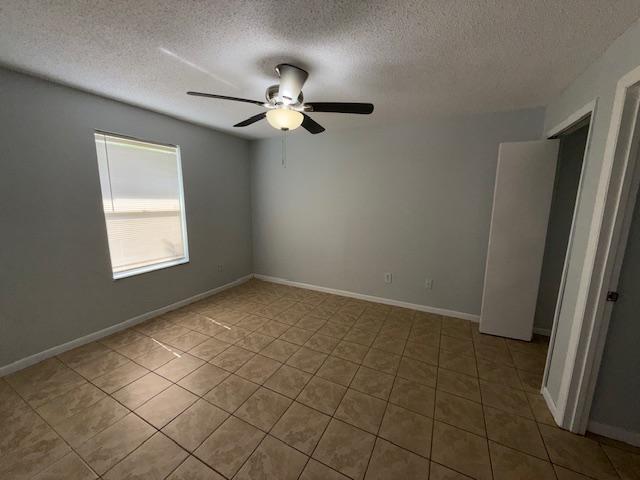 Building Photo - 2104 Bonneville Dr