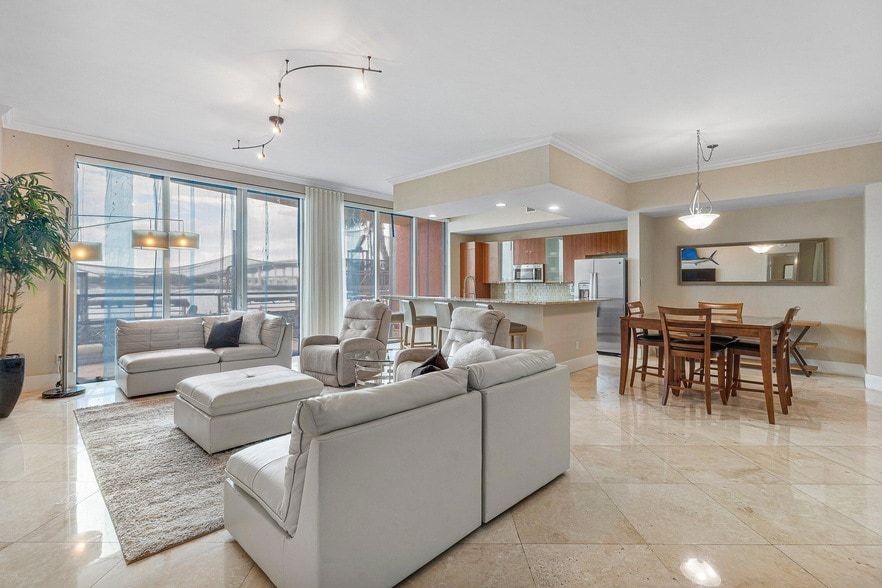 Photo - 2640 LAKE SHORE Dr Unit 107