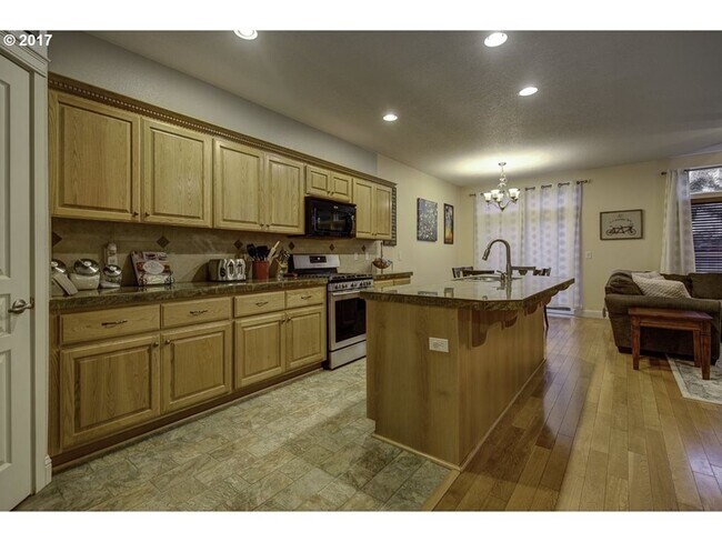 Foto del edificio - Bright & Spacious home with open floor pla...