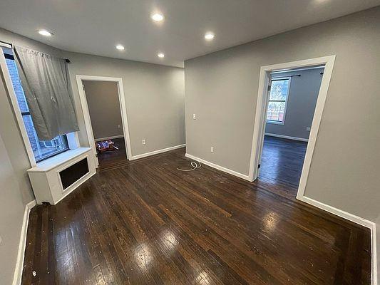 Foto del edificio - 3 bedroom in BRONX NY 10457