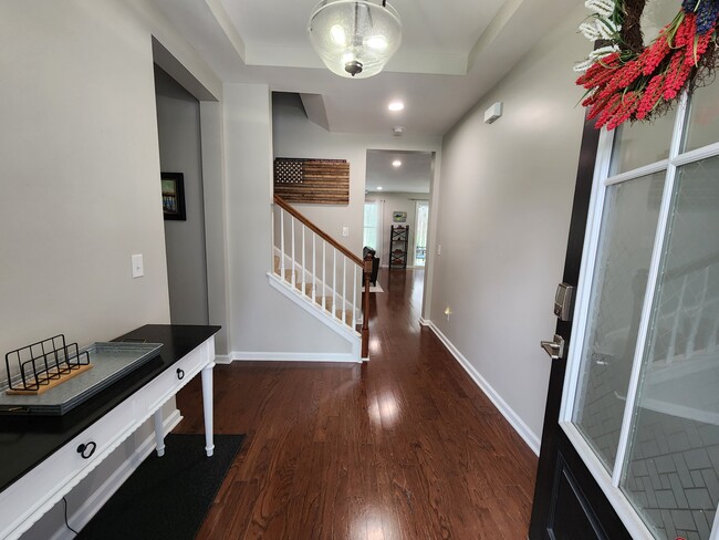 Entry Way - 29 Pioneer Pt