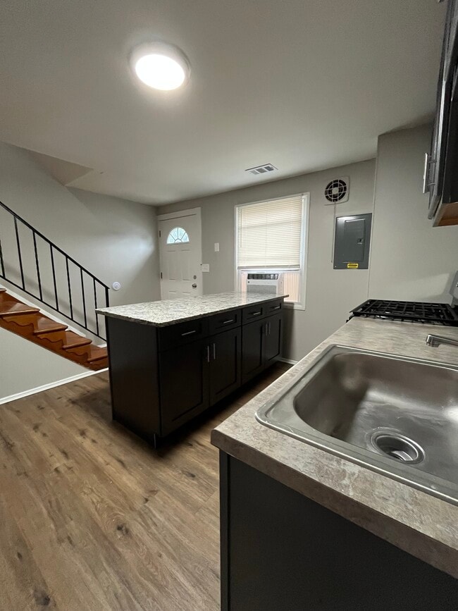 Building Photo - 3241 Chestnut St