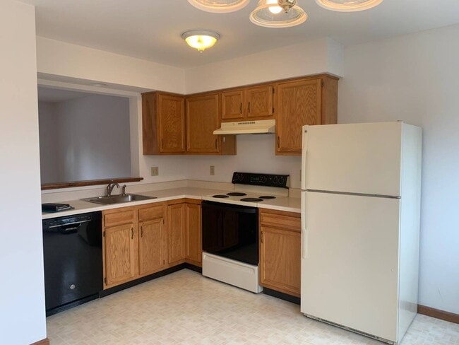Building Photo - 35 Woodin Rd