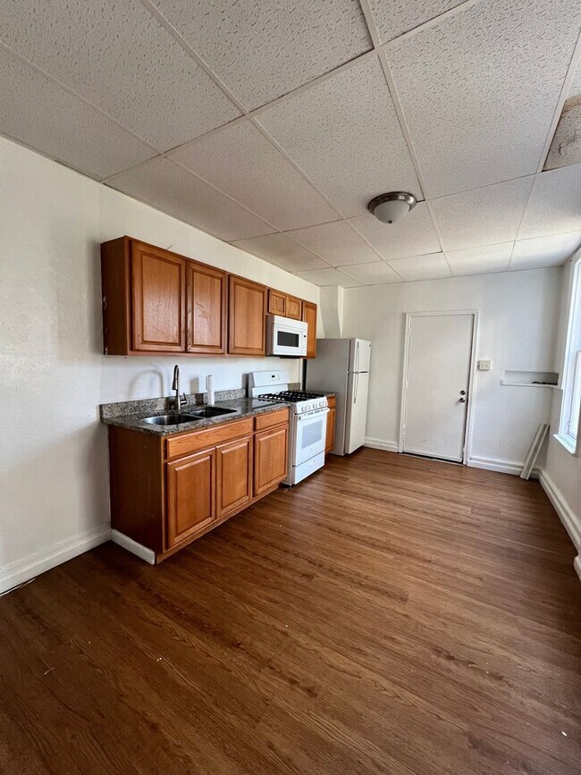 Foto del edificio - 3 Bedroom 1 Bath Home Available