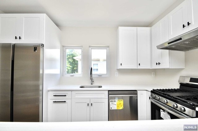 Building Photo - 150 Herbert Avenue, Unit 2