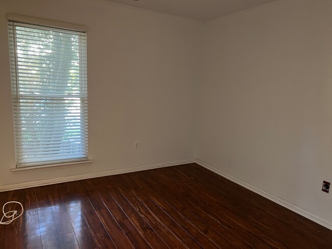 Foto del edificio - 367 Woodlake Dr