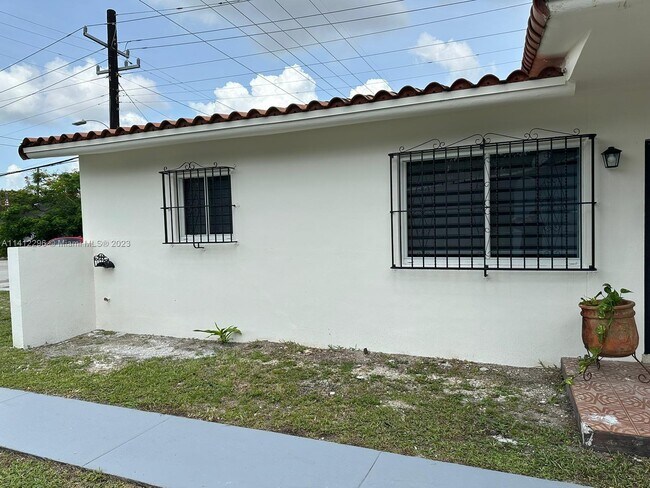 Building Photo - 7073 SW 4th St