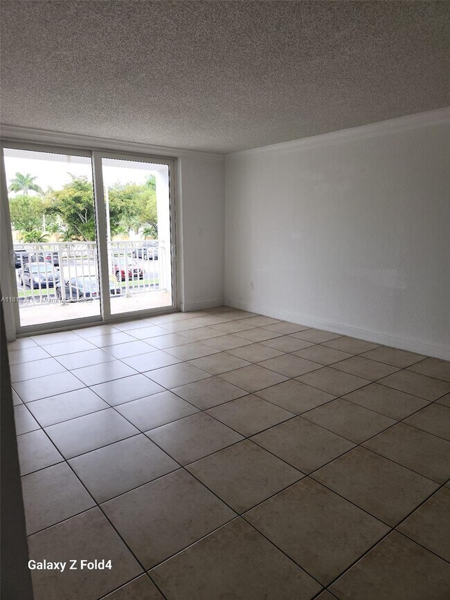 Foto del edificio - 6950 Miami Gardens Dr