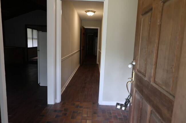 Building Photo - 213 Merry Wood Dr