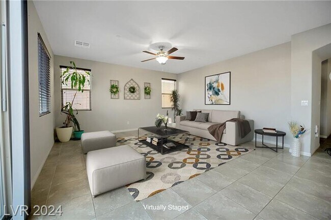 Building Photo - Spacious Black Mountain Home