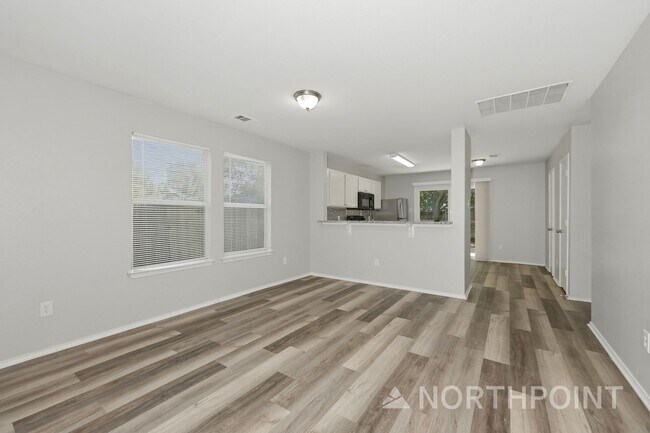 Foto del edificio - 4BR/2BA | Newly Renovated Single Family Home | 1-Car Garage Parking | In Dallas!