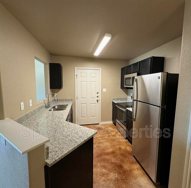 Building Photo - 1651 Sabine Rd