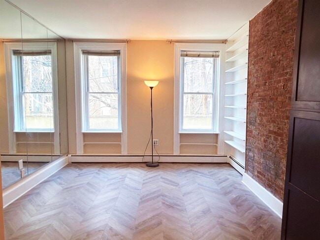 Building Photo - 622 Park Ave