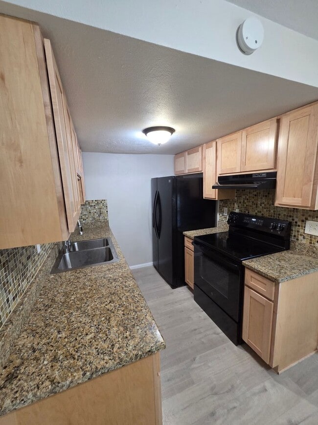 Building Photo - 710 W Cleveland Cir