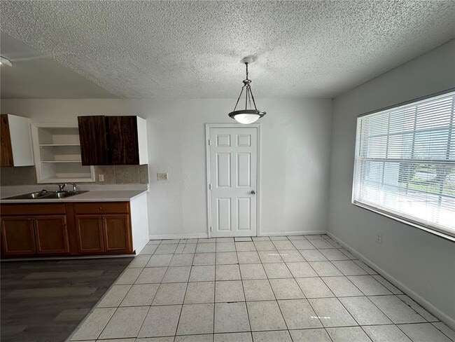 Building Photo - 5261 Letha St