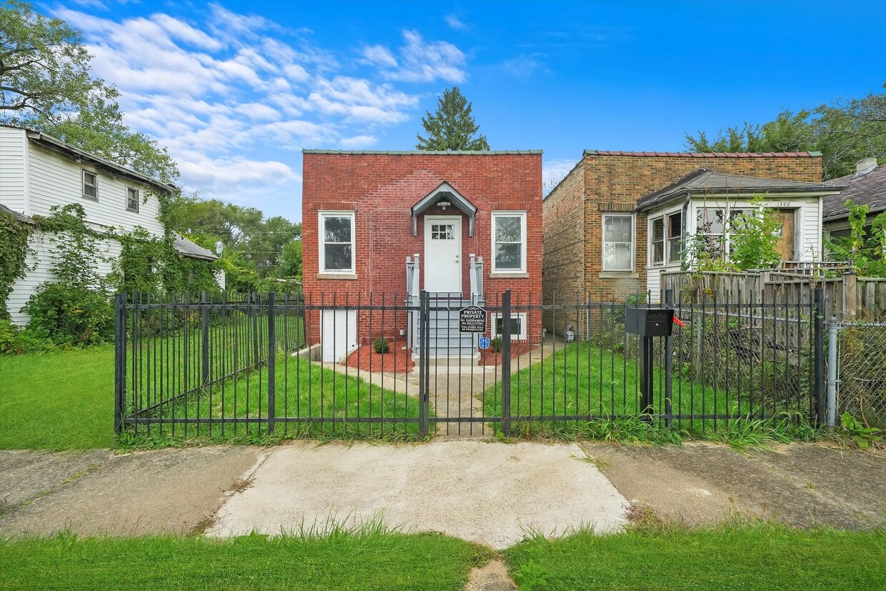 Primary Photo - 1348 W 107th Pl