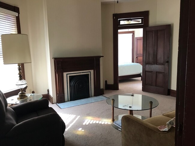 Building Photo - 103 E 22nd St