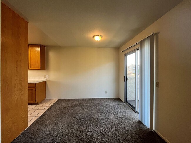 Foto del edificio - 2BR townhome w/garage, patio, water + tras...