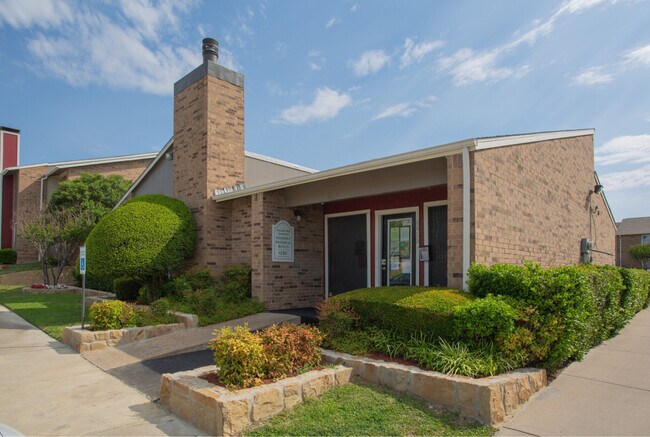 Exterior de la oficina de arrendamiento - The Cassidy at Western Hills