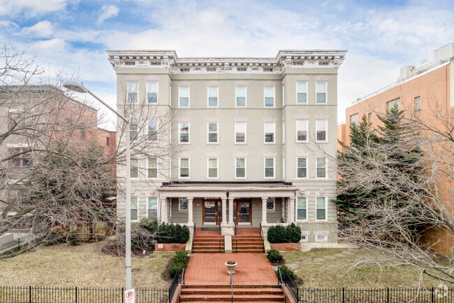Building Photo - The Majestic
