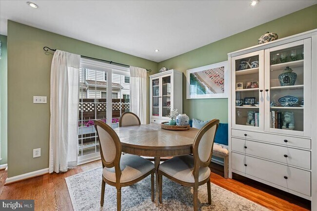 Foto del edificio - 4663 Kirkland Pl