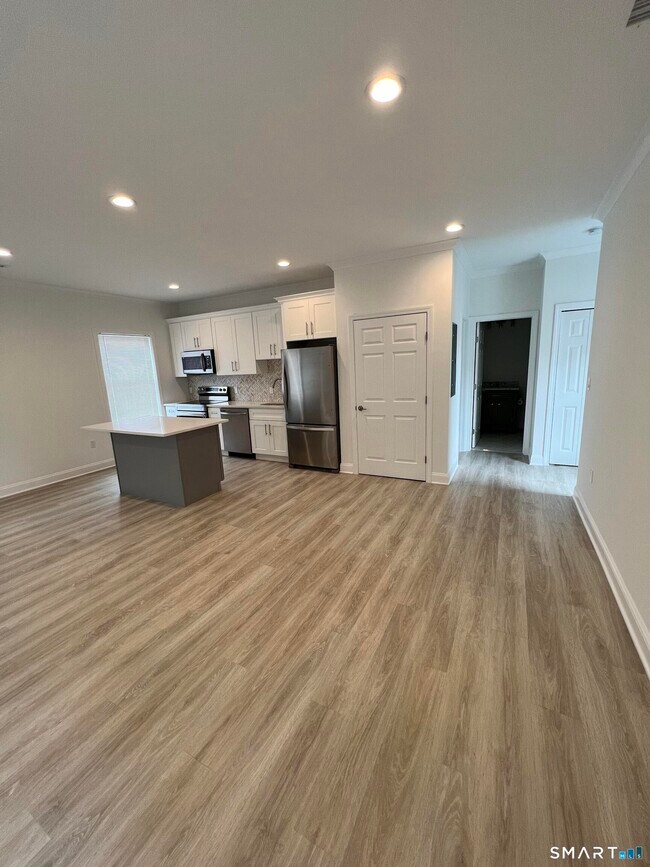 Building Photo - 93 Boston Post Rd