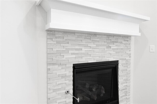 Foto del edificio - 8233 HazelWood Wy