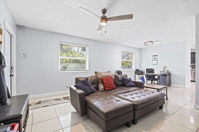 Foto del edificio - 1651 Suwanee Dr