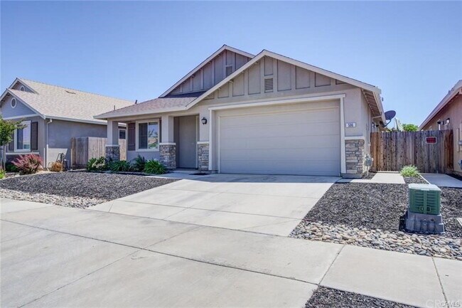 Building Photo - Beautiful, Like-New Home in Merced’s Covet...