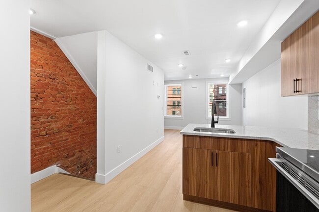 Photo - 116 E Huntingdon St Apartment